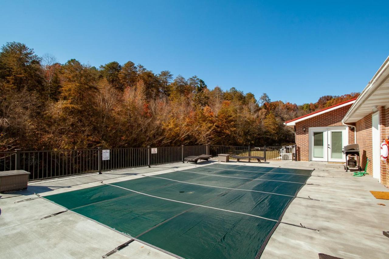 Mountain Breeze Private Pool Hot Tub Games Villa Sevierville Exterior photo